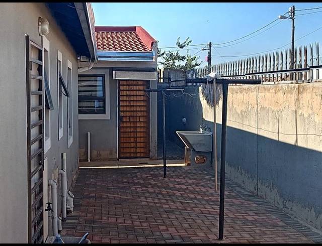 3 BEDROOM HOUSE FOR SALE IN PROTEA GLEN